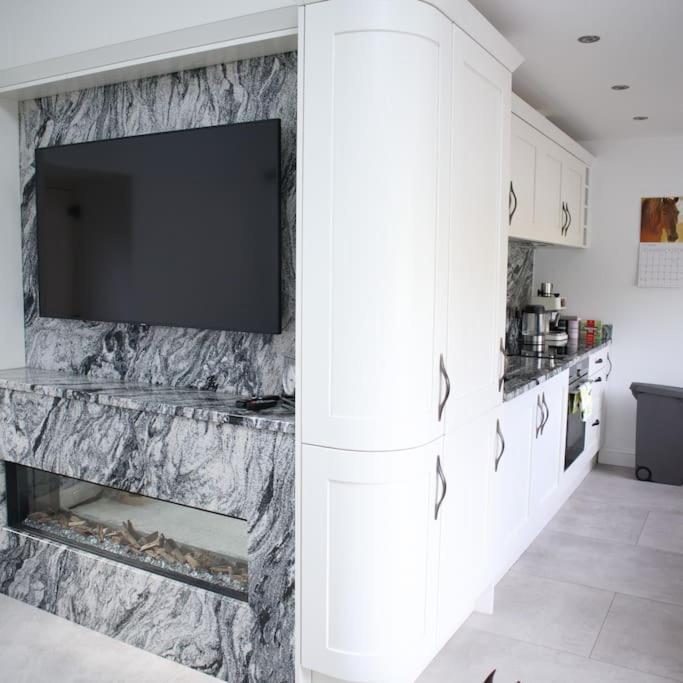 Luxury Detached Peak District Stone Barn - Dog Friendly Villa Hazelwood Bagian luar foto