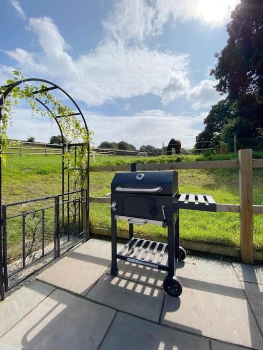 Luxury Detached Peak District Stone Barn - Dog Friendly Villa Hazelwood Bagian luar foto