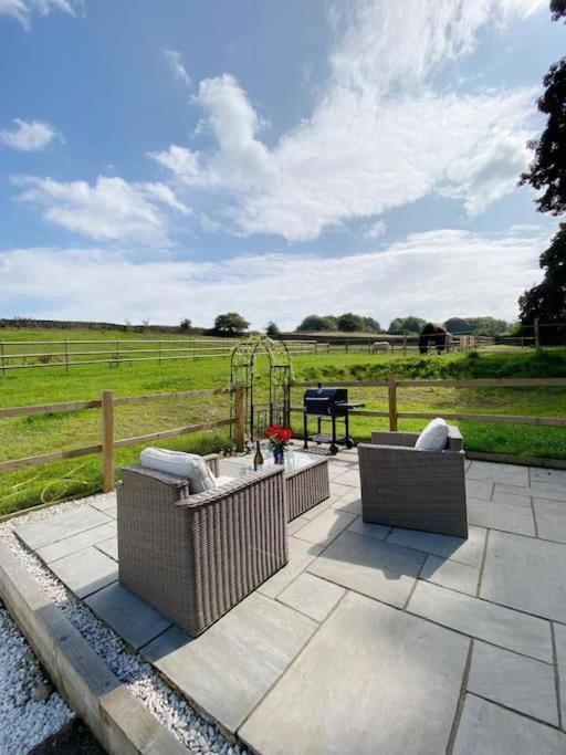 Luxury Detached Peak District Stone Barn - Dog Friendly Villa Hazelwood Bagian luar foto
