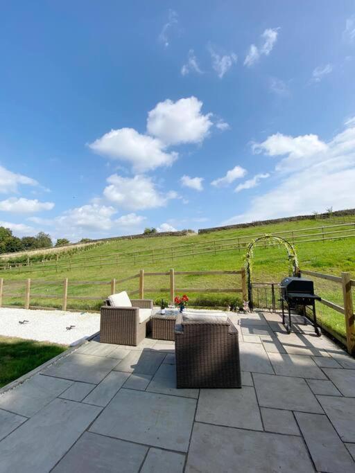 Luxury Detached Peak District Stone Barn - Dog Friendly Villa Hazelwood Bagian luar foto
